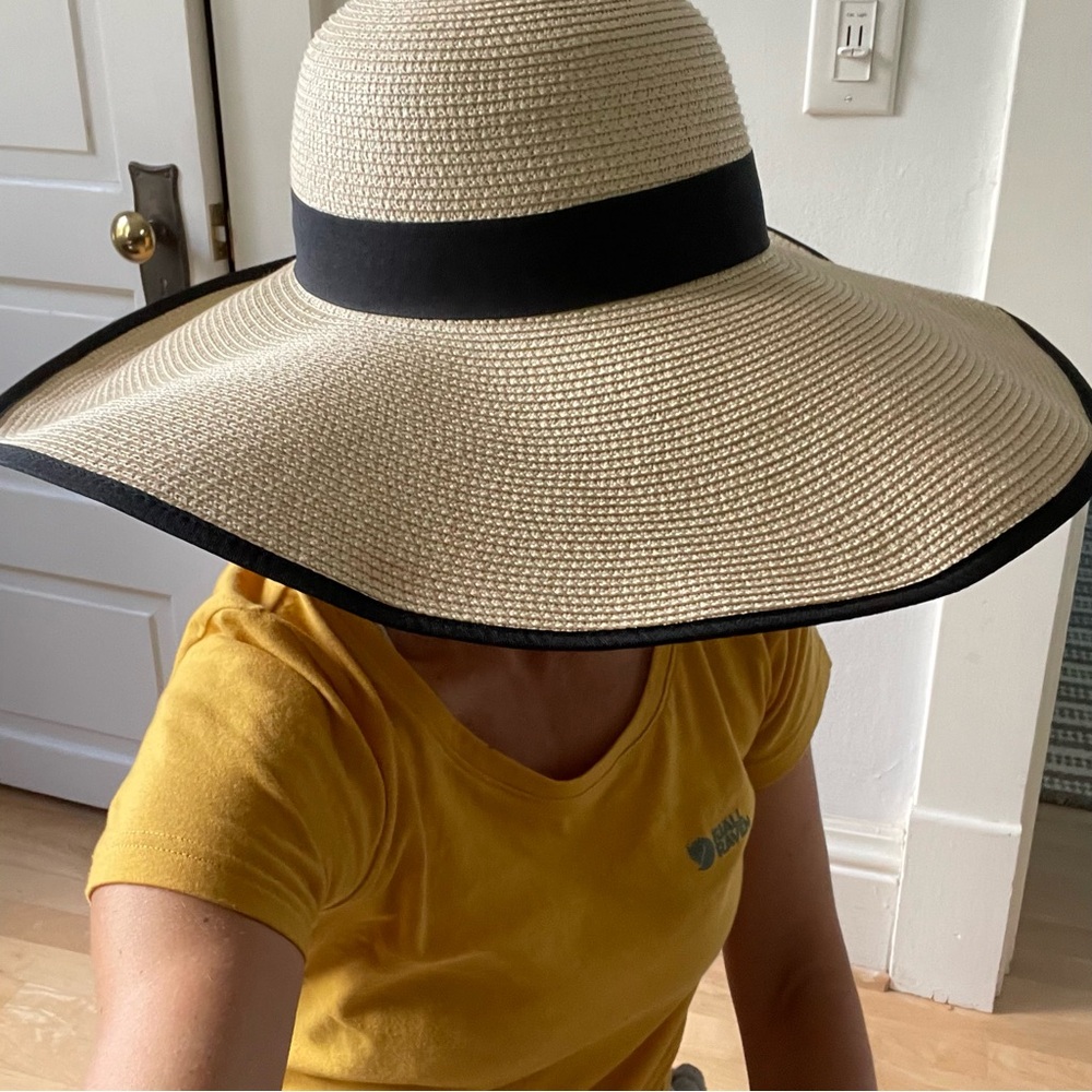 Oversized straw wide-brimmed hat